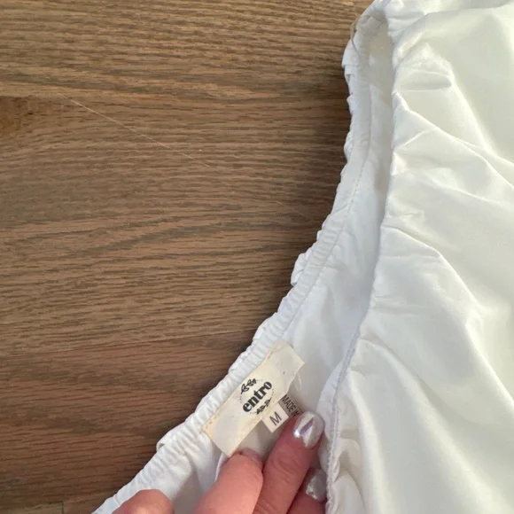 NWOT Entro off shoulder ruffle dress - a size M - Picture 2 of 3